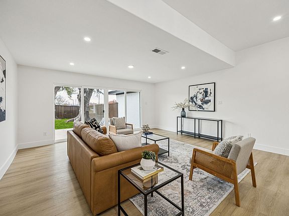 3rd image of 3401 Valley View Ln