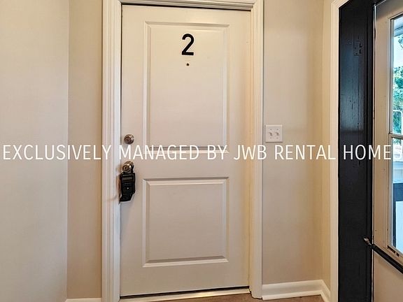 3rd image of 1204 Glencoe St APT 2
