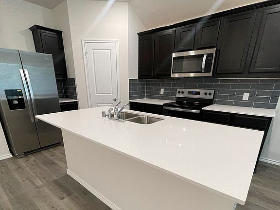 4th image of 1218 Breezy Oak Dr