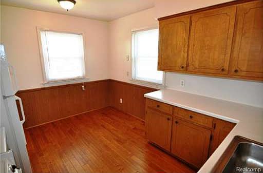 5th image of 25924 Arlington St