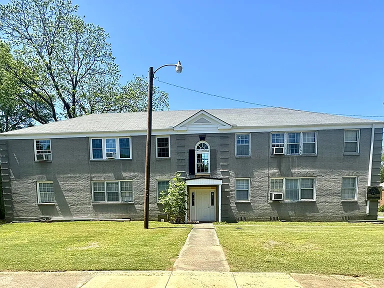 1130 Christine Ave — Photo 1