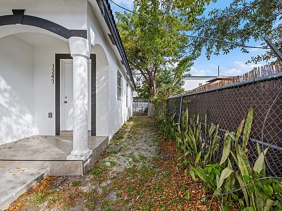 4th image of 1247 NW 28th St #2