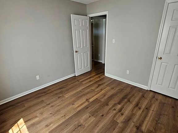 2nd image of 2906 Callaway Cir