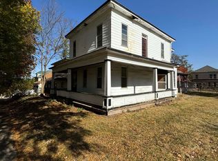 718 S 5th St, Burlington, IA 52601