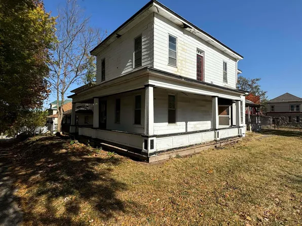 718 S 5th St, Burlington, IA 52601