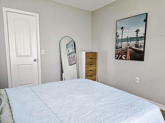 5th image of 1241 Lowe St #1241