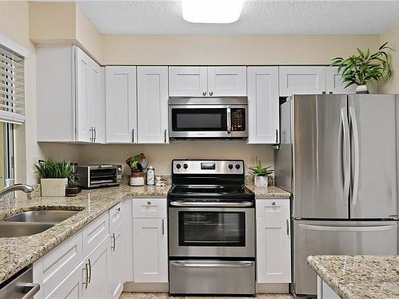 3rd image of 4568 Great Lakes Dr S