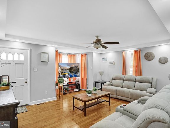 5th image of 425 Centre St