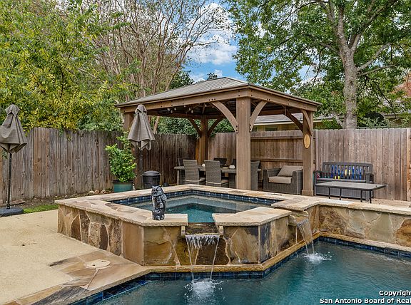 4th image of 3039 Fall Valley Dr
