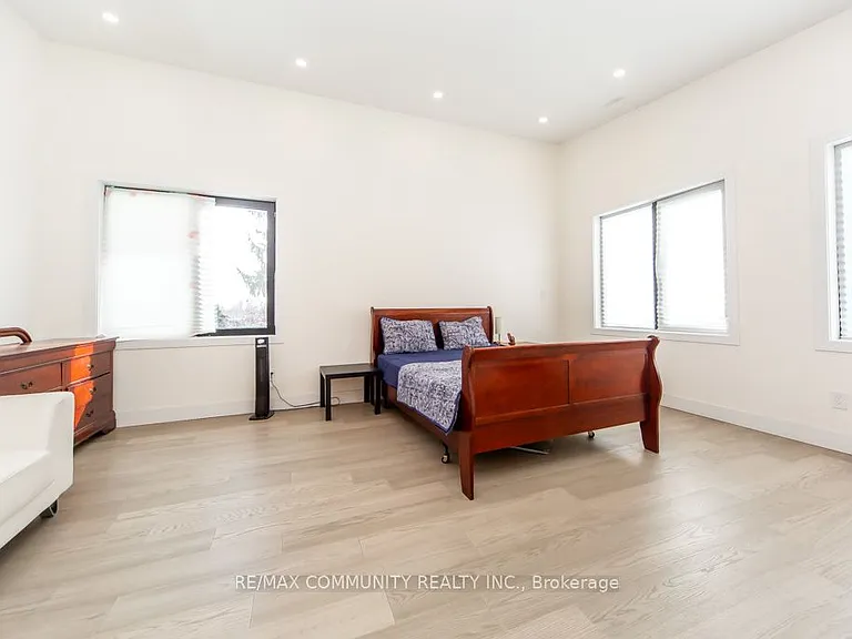 475 Wilson Rd N — Photo 28