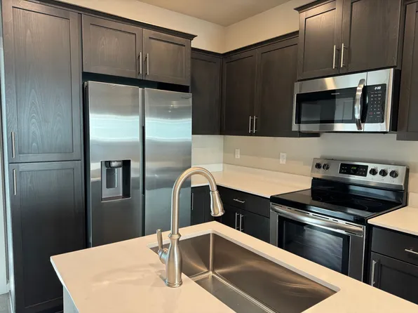 12019 SE High Creek Rd #D, Happy Valley, OR 97086