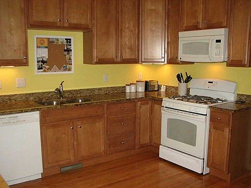 3rd image of 28 Camden Ct