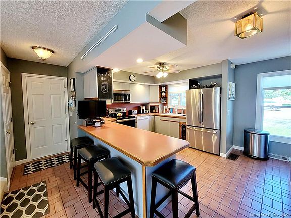 5th image of 130 Colonial Hill Dr #130