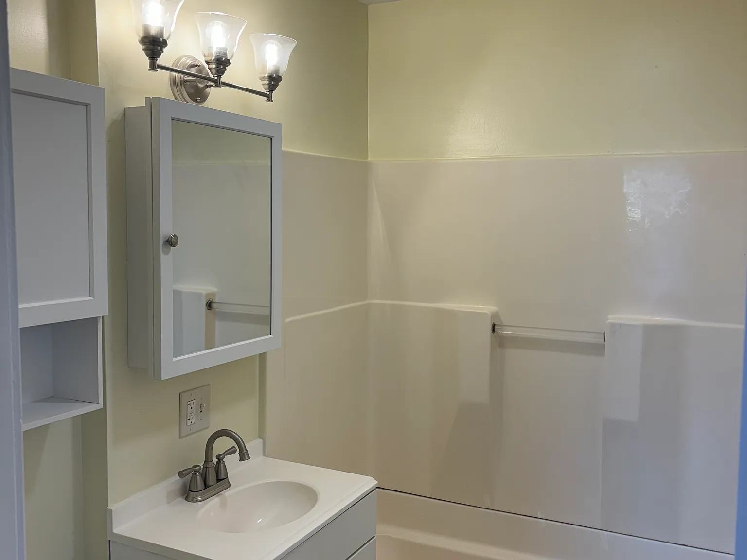 2 bed, 700 sqft, $1,200 — Photo 3