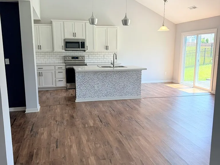 1018 Autumn Crest Ln — Photo 3