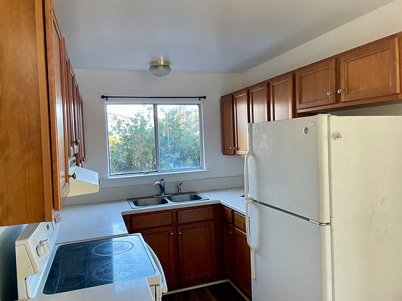 4th image of 871 Hawthorne St #B