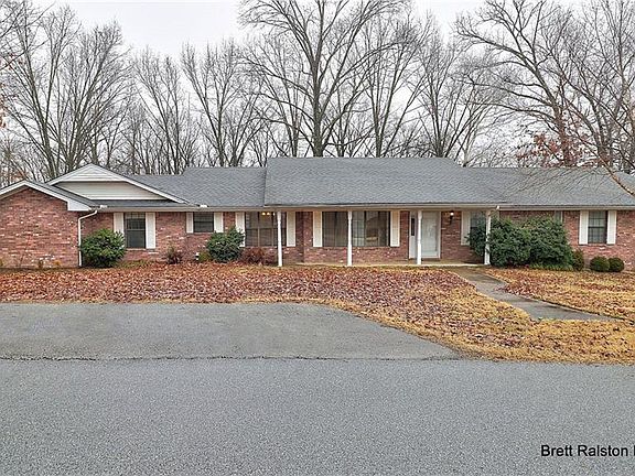 2nd image of 1207 E Hilltop Dr