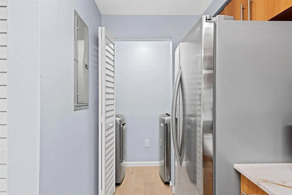 3 bed, 2.0 bath, 1240 sqft, $2,850 — Photo 2