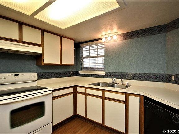 3rd image of 351 NW 50th Blvd
