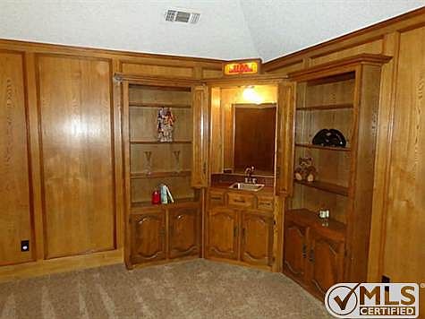 5th image of 1110 Angela Dr