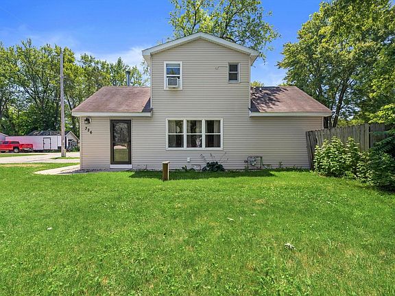 3rd image of 326 Woodlawn AVENUE