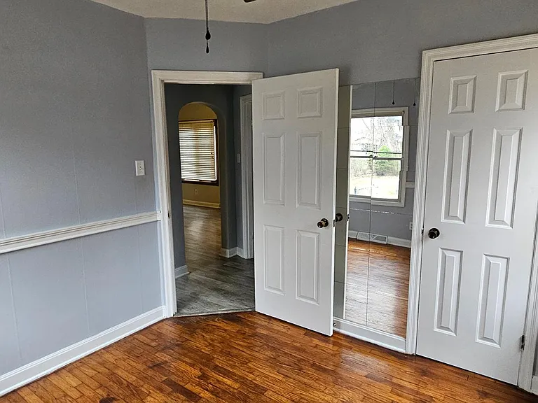 1120 NE Chester Ave — Photo 9