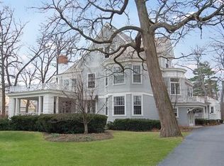 435 E Illinois Rd, Lake Forest, IL 60045