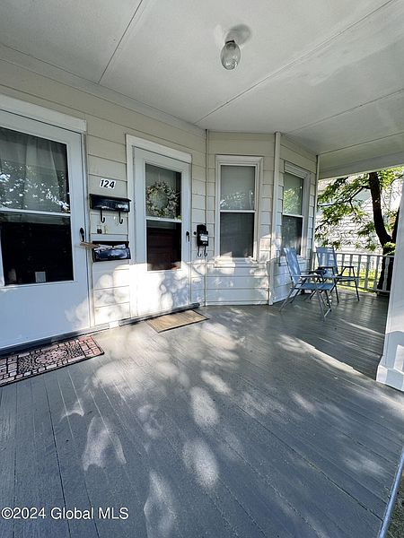 2nd image of 124 Bruce Street