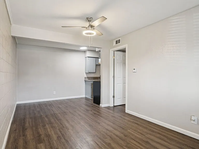 Loft on Louise — Photo 19