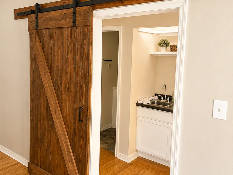 640 Woodbury Rd — Photo 2