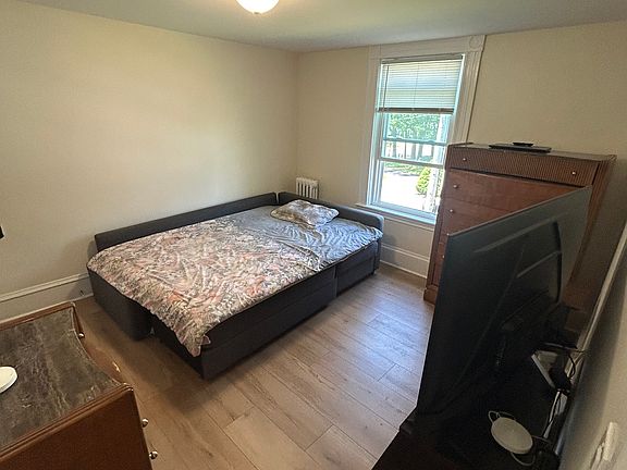 4th image of 401 Adams St APT 2