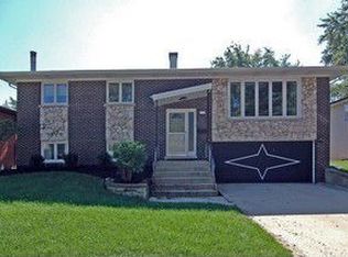 15309 Walnut Rd, Oak Forest, IL 60452