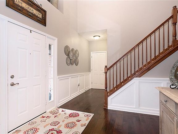 3rd image of 14903 Windsor Ln