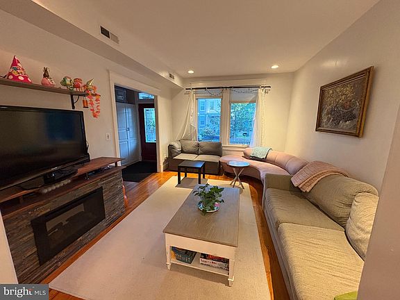5th image of 636 Kenyon St NW
