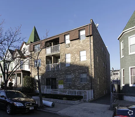 Rented by FAR Property Management | media 37