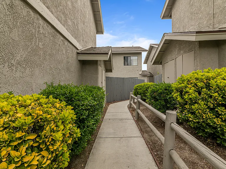 Park Place Townhomes — Photo 1