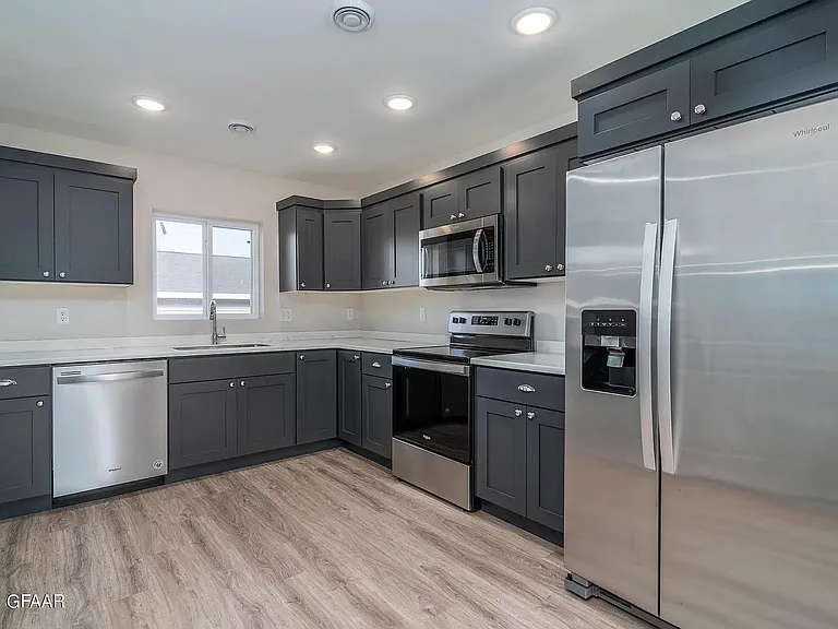 895 Thames Ct — Photo 7