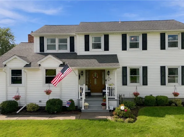 174 Continental Dr, Lockport, NY 14094