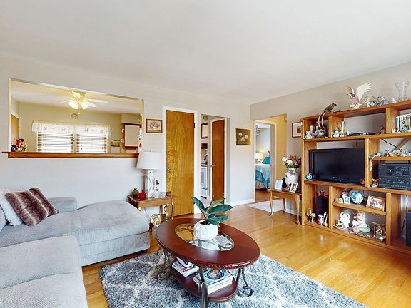 4th image of 1537 Harlem Ave APT 3W