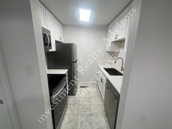 4th image of 425 S 900 E APT 4