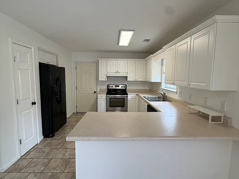 523 Walker Rd — Photo 9