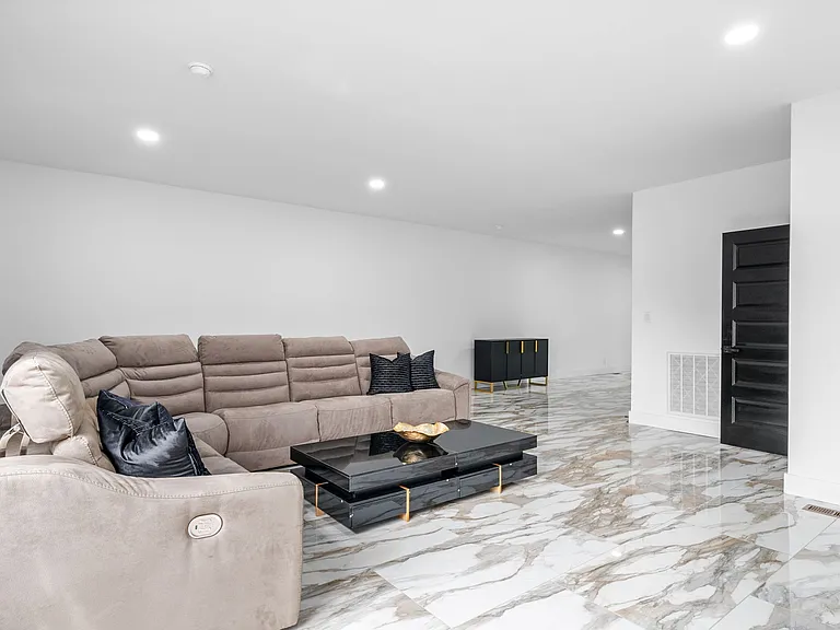 416 Franklin St — Photo 7