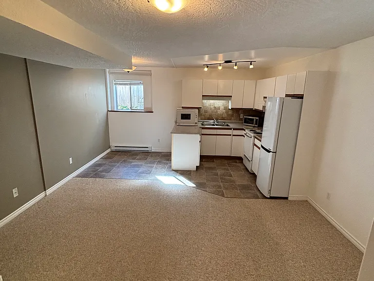 1246 Alan Rd — Photo 3