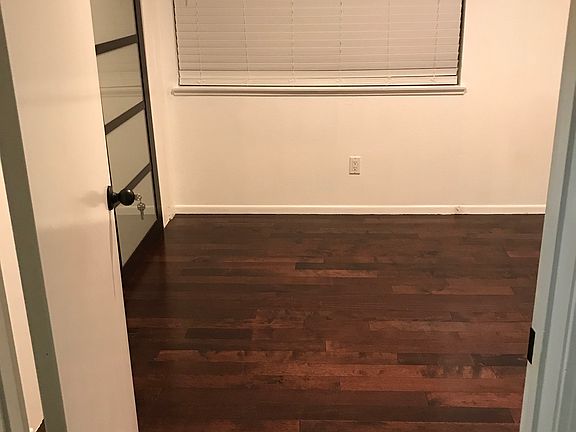 4th image of 2208 N Broadway #F