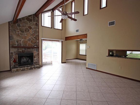 4th image of 10 Kingston Ct