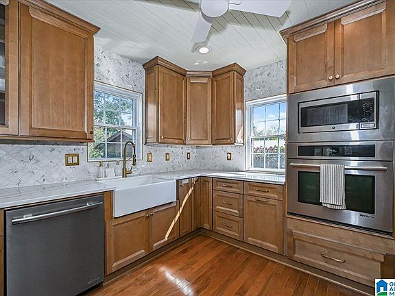 3rd image of 1410 2nd Ave NE