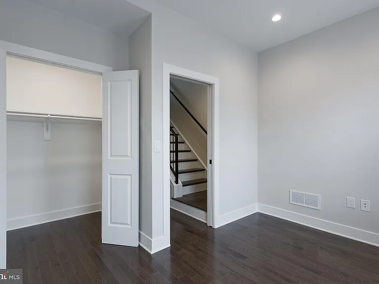 2722 Latona St — Photo 6