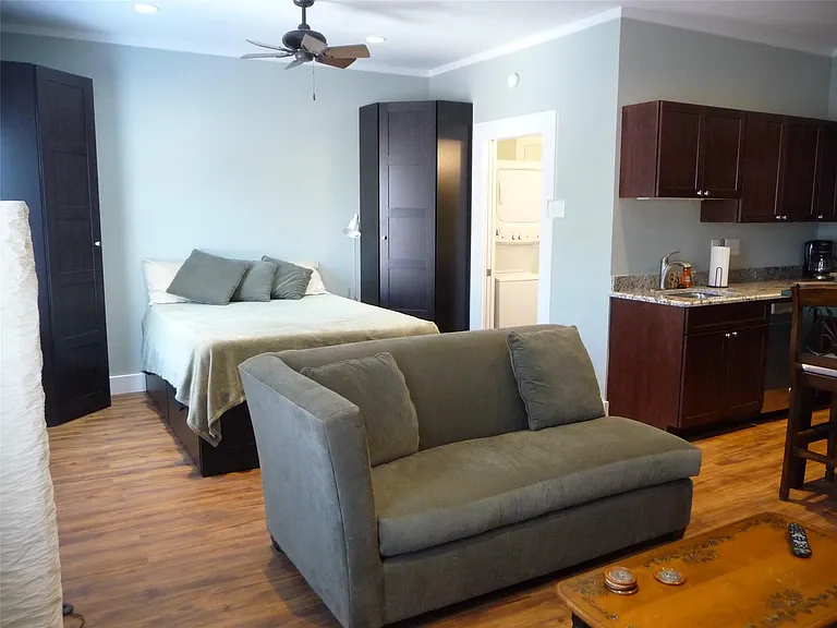 1009 Peden St — Photo 7