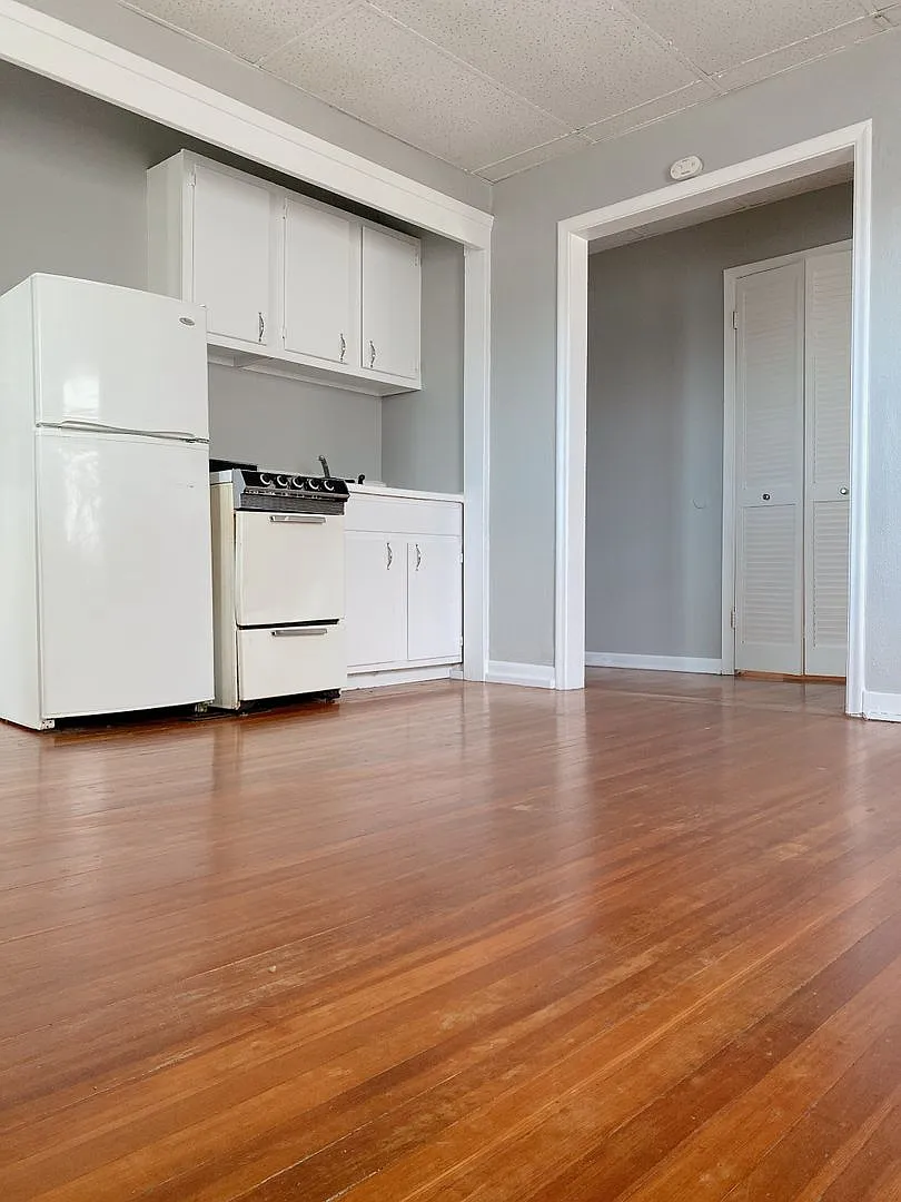 Three Awesome Bees Realty, Llc: Tab Kt Kt 6 Plex 614 N 40th St — Photo 4