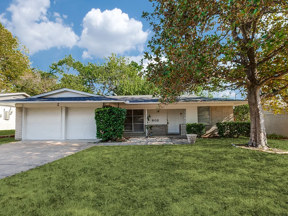 802 Wisteria Way